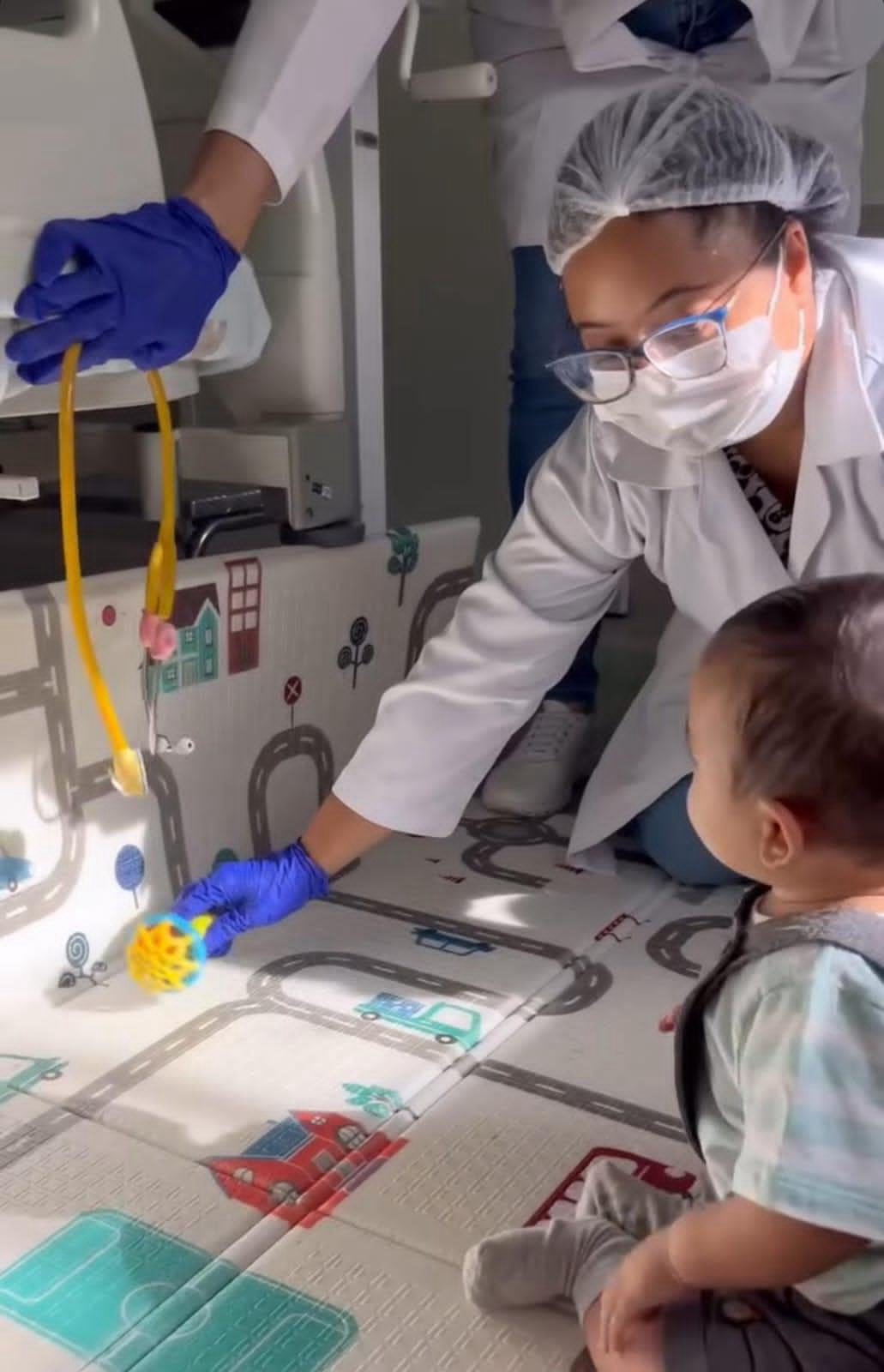 Profissional da Cuidare em atendimento multiprofissional na pediatria